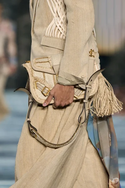 Look 84